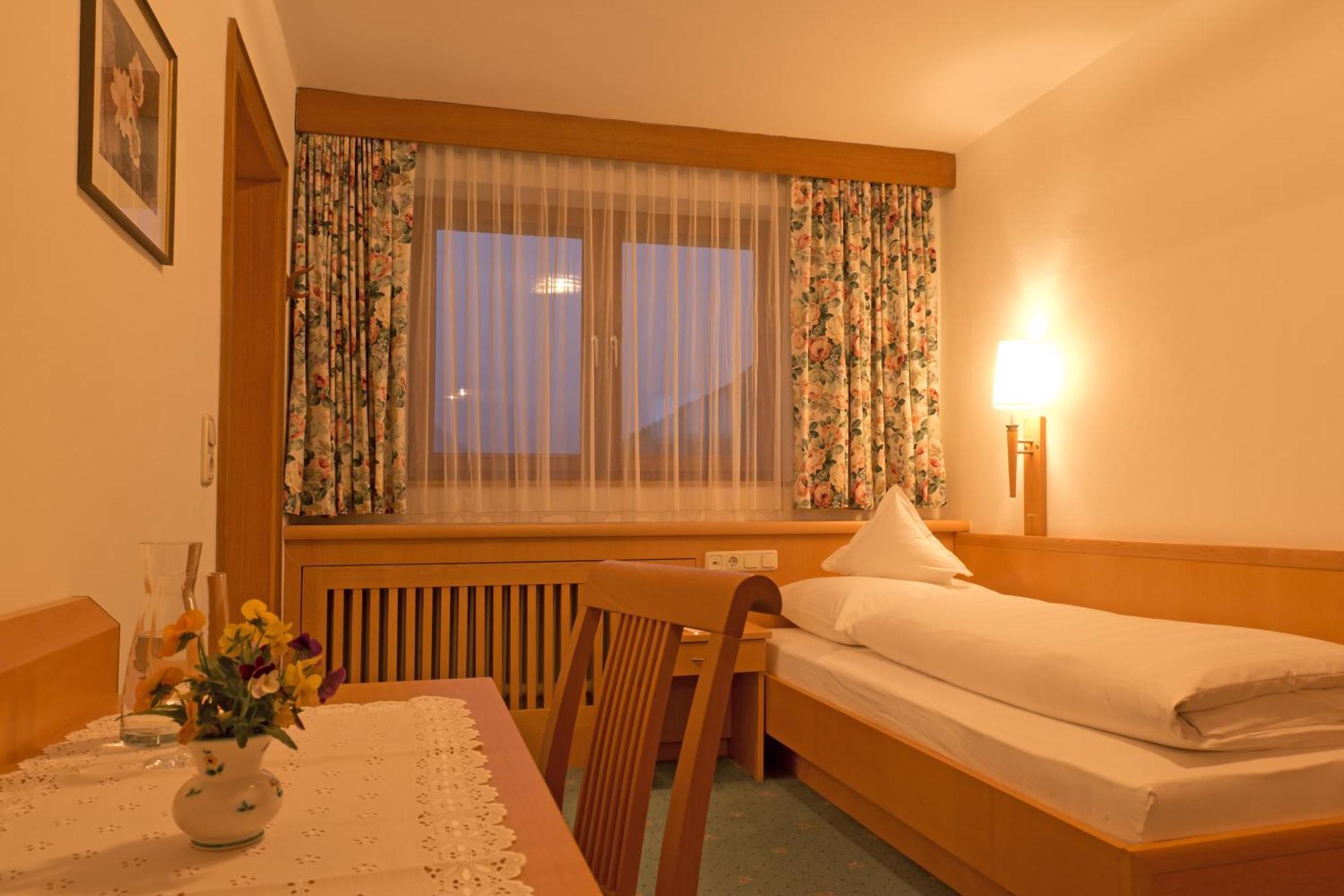 Hotel Angelika Sankt Anton am Arlberg Quarto foto